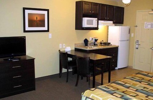 Jacksonville Hotel | Suburban Studios Near Camp Lejeune