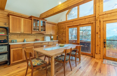 Old Fort Cabin | Such Great Heights | Pet Friendly, Hot Tub & Mountain View!