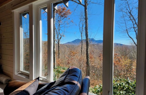 Newland House | Sugar Mountain Hideaway: 2-2 home on Private Secluded Road w breathtaking view