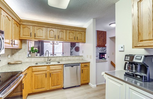 Sugar Mountain House | Sugar Mtn: Townhome w/Hot Tub: ‘Sugarcane Chalet'