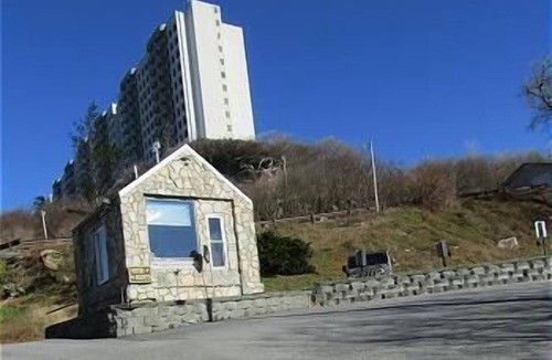 Sugar Mountain Condo | Sugar Top 2805 on 8th floor features slope views. Rented by Sugar Mtn Lodging