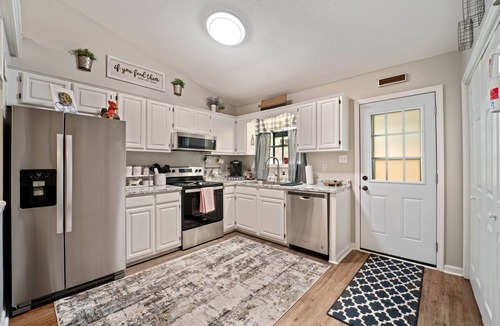 Jacksonville House | Suite Francis - Minutes from Camp LeJeune and the Beach!