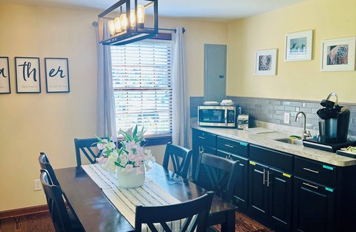 Littleton House | Suite Retreat - 3 Bed Traveler's Cottage w/Office