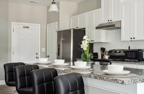 Toddville Road House | Suite Serenity 12Min from Uptown & Spectrum Ctr