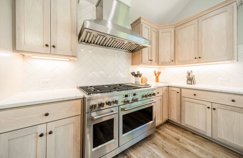 Westport House | Summer Cove by SoCharm | Luxury Lakeside Living | 5 BDS | Sleeps 16