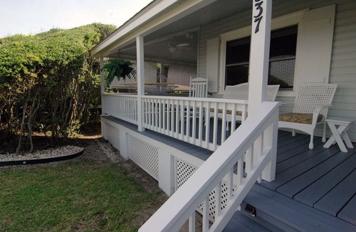 Kure Beach House | SUMMER DEALS - Huge Seaside Porch Near Pier, HAMMOCK, OCEANFRONT, STEPS TO BEACH