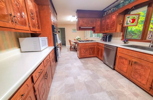 West Jefferson Cabin | Summer Feels Better in the Mountains- 8BR/5.5BA Mtn Views West Jefferson