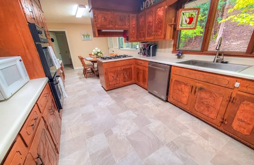 West Jefferson Cabin | Summer Feels Better in the Mountains- 8BR/5.5BA Mtn Views West Jefferson