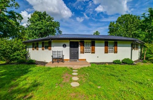 New Concord House | Summer Getaway on Kentucky Lake w/Private Dock