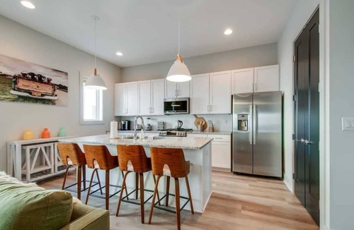 Talbot's Corner House | Summer rooftop deck, game room, skyline views near Broadway