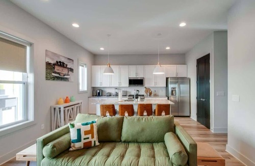 Talbot's Corner House | Summer rooftop deck, game room, skyline views near Broadway