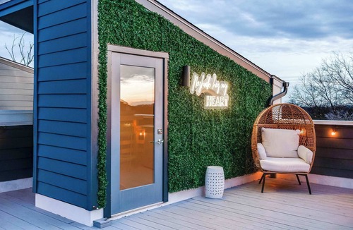 Talbot's Corner House | Summer rooftop deck, game room, skyline views near Broadway