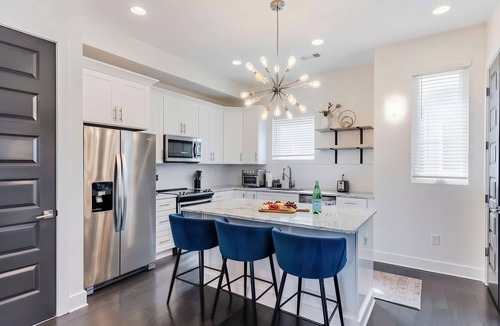 Hadley - Washington House | Summer rooftop deck, patio lounge, skyline views near Broadway