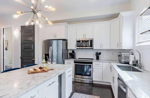 Hadley - Washington House | Summer rooftop deck, patio lounge, skyline views near Broadway