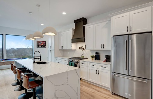 Hurwood Heights House | Summer rooftop hot tub, game zone, sauna near Broadway and Geodis Park