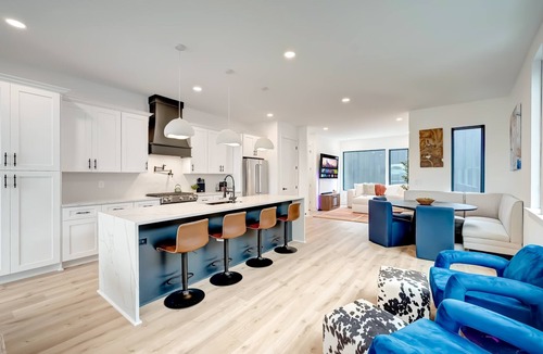 Hurwood Heights House | Summer rooftop hot tub, sauna, outdoor kitchen near Broadway