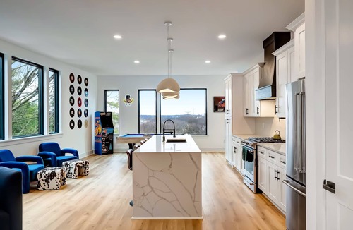 Hurwood Heights House | Summer rooftop hot tub, sauna, outdoor kitchen near Broadway