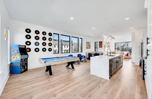Hurwood Heights House | Summer rooftop hot tub, sauna, game room — near Broadway & Geodis Park