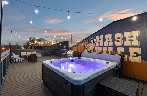 Hurwood Heights House | Summer rooftop hot tub, sauna, game room — near Broadway & Geodis Park