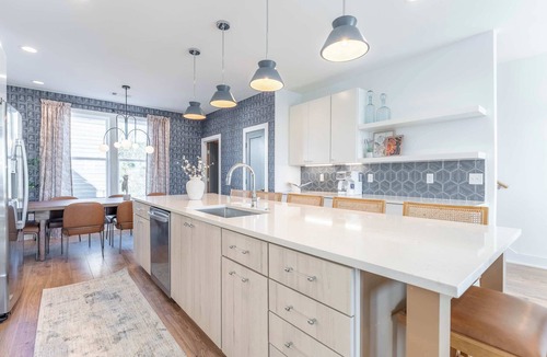 Talbot's Corner House | Summer rooftop hot tub, skyline deck, private garage near Broadway