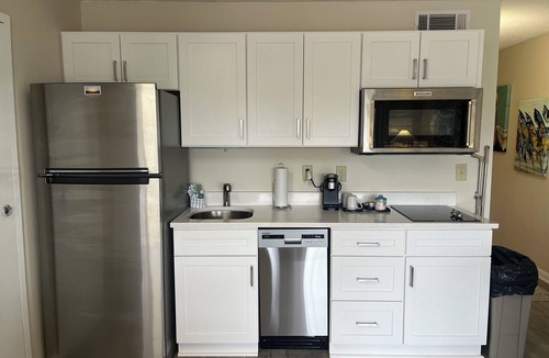 Wrightsville Beach Condo | Summer Sands Wrightsville Waggin' Room 104