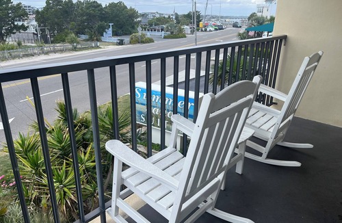 Wrightsville Beach Condo | Summer Sands Wrightsville Waggin' Room 104