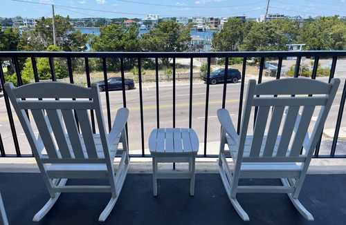 Wrightsville Beach Condo | Summer Sands- I'll Strand By You Room 201