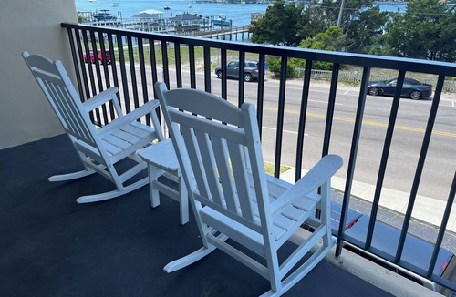 Wrightsville Beach Condo | Summer Sands- I'll Strand By You Room 201