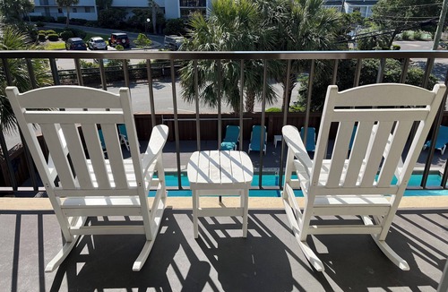 Wrightsville Beach Condo | Summer Sands- Poolside Pup Room 207