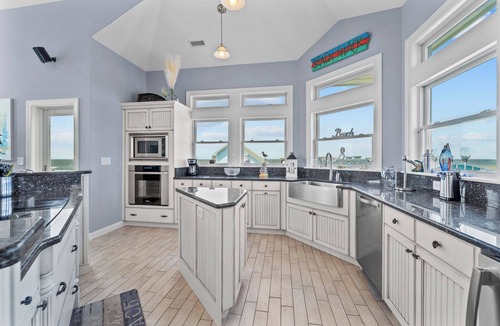 Brigands' Bay House | SUMMER SAVINGS - Canalfront Dog Friendly Home w/Hot Tub and Private Boat Dock