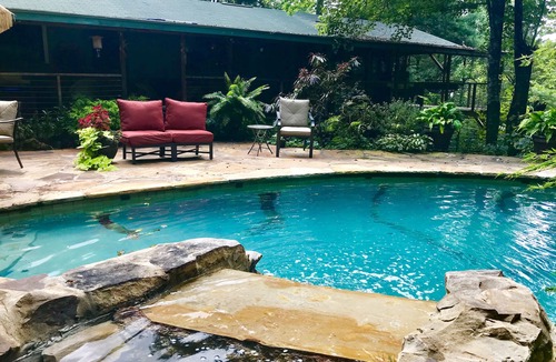 McMillan Hidden Valley Cabin | Summer Special - Cozy, Private Cabin, Mountain View, Pet Friendly