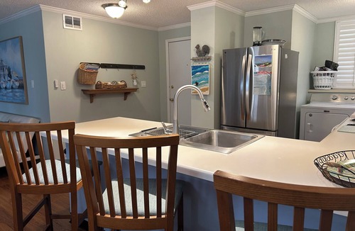 Indian Beach Condo | Summer Winds 3BR | Ground-Floor Corner Unit w/Pools, Beach & Amenities