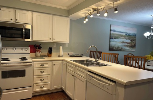 Indian Beach Condo | Summer Winds 3BR | Ground-Floor Corner Unit w/Pools, Beach & Amenities