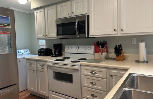 Indian Beach Condo | Summer Winds 3BR | Ground-Floor Corner Unit w/Pools, Beach & Amenities