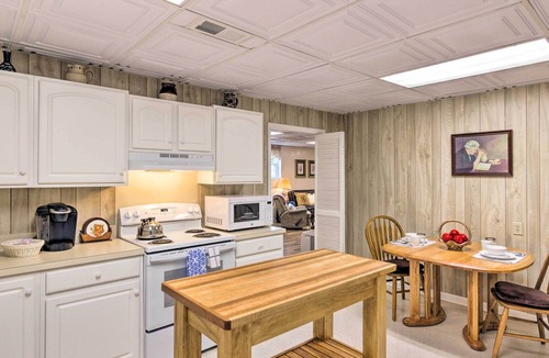 Lenoir Apartment | Sun-Dappled Lenoir Abode w/ Patio & Yard!