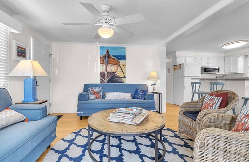 Long Beach House | Sunkissed 2: Comfortable Cottage Near Public Beach Access