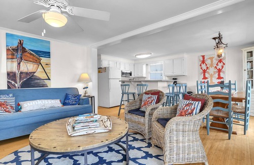 Long Beach House | Sunkissed 2: Comfortable Cottage Near Public Beach Access
