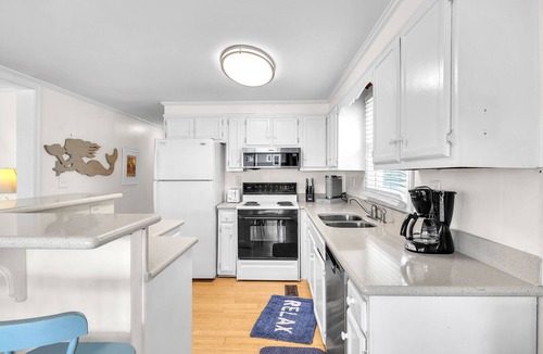 Long Beach House | Sunkissed 2: Comfortable Cottage Near Public Beach Access
