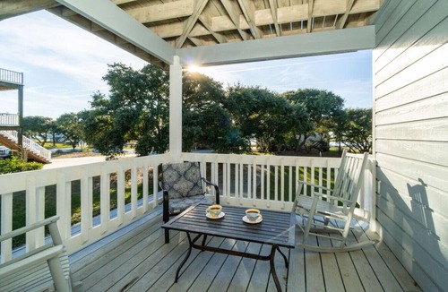 The Point House | Sunlit 3BR Home Golf Cart Included Large 3rd-Floor Deck Sleeps 7