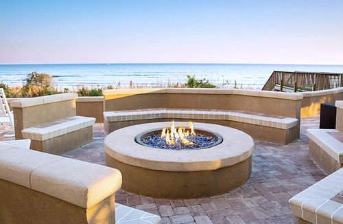 Ash Condo | Sunny 2BR w/Ocean Views & Lazy Pool Days