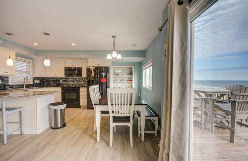 Surf City House | "Sunny Dayz" Dog Friendly OCEANFRONT Home - Topsail Island, NC
