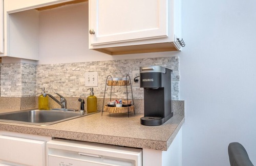 Concord Condo | Sunny Daze · Sunny Daze- Chic condo close to NASCAR