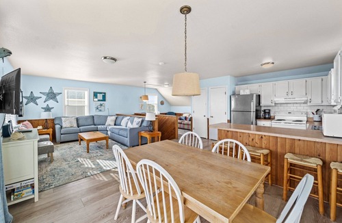 South Nags Head House | Sunny Delight | Semi-Oceanfront | South Nags Head | Sleeps 9