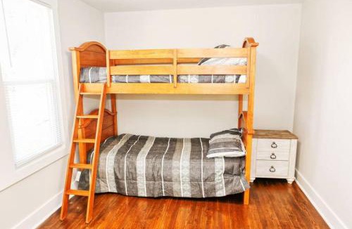 Lincolnton House | Sunny Hill Cottage with 4 Beds