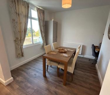 Meliden Villa | Sunny Mountain View