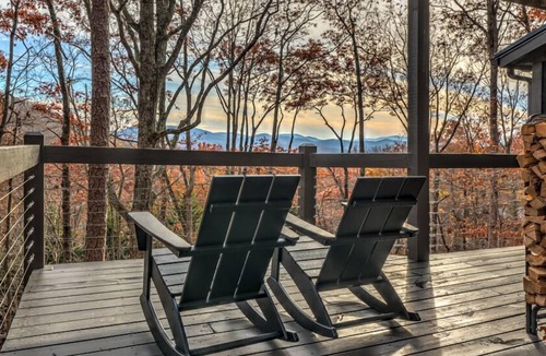 Unaka Cabin | Sunrise and Stardust - Hot Tub | Mountain Views | Screened Porch |