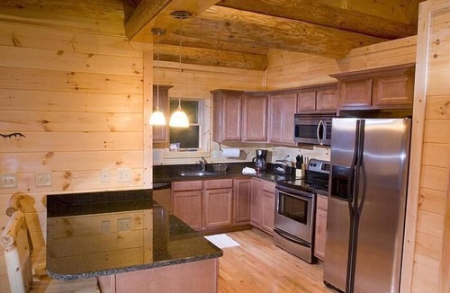 Almond Cabin | Sunrise Ridge - Free Train Tours + Cabin + Stunning Views/Deck + Close to