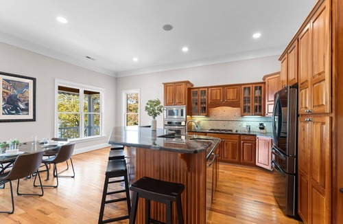 Troutman House | Sunset Pointe by AvantStay | Waterfront, Beach, Fire Pit | Sleeps 14 | 5BDR 4BA
