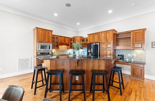 Troutman House | Sunset Pointe by AvantStay | Waterfront, Beach, Fire Pit | Sleeps 14 | 5BDR 4BA