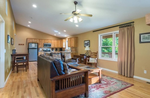 Burnsville Cabin | Sunset Ridge! Hot tub+Fire Pit+Grill, WiFi, Mtn Views, Easy Access, Nearby Town!